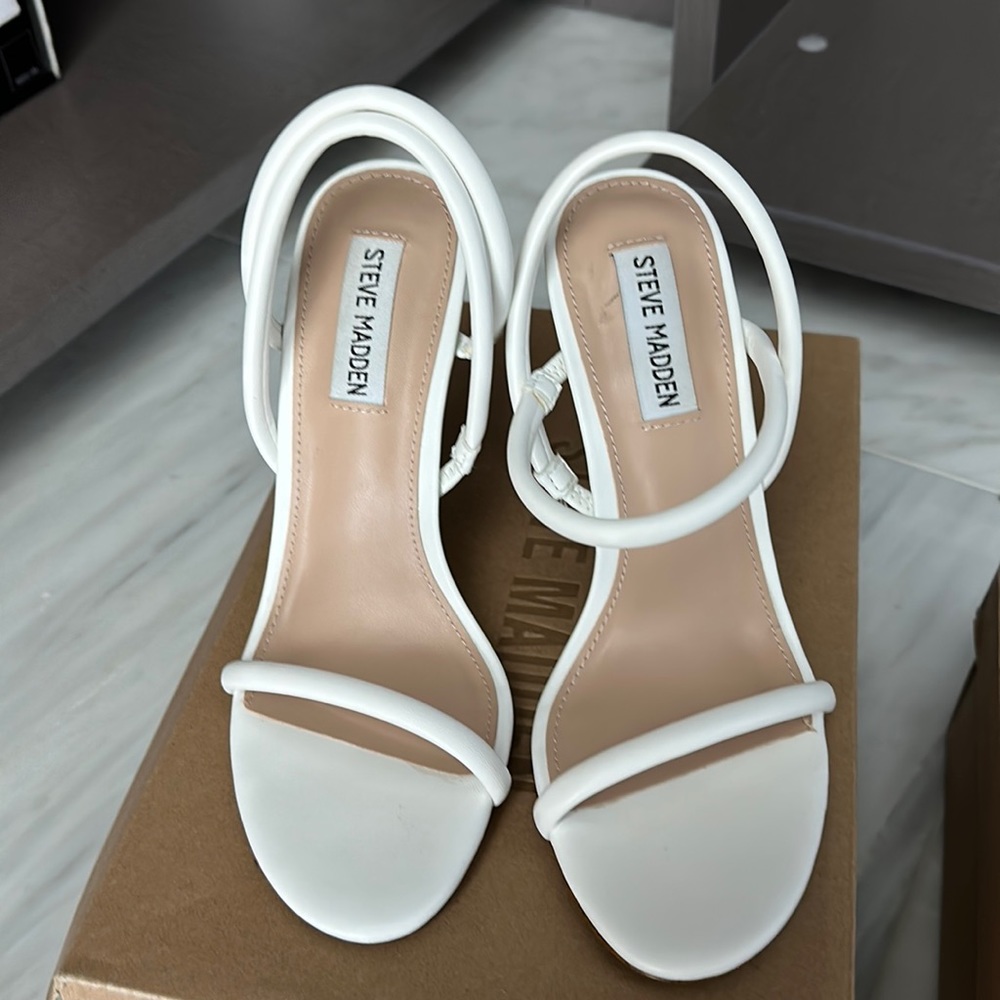 STEVE MADDEN CAROLENA WHITE HEELS SIZE 7.5